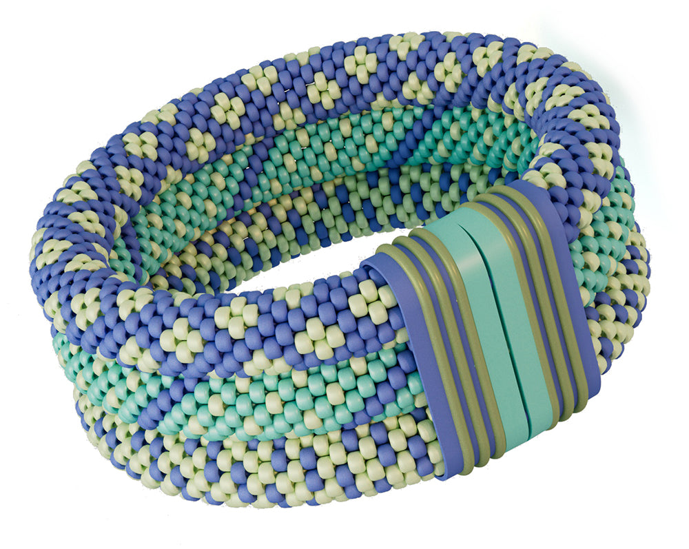 Magnetic clasp for three-strand bead crochet