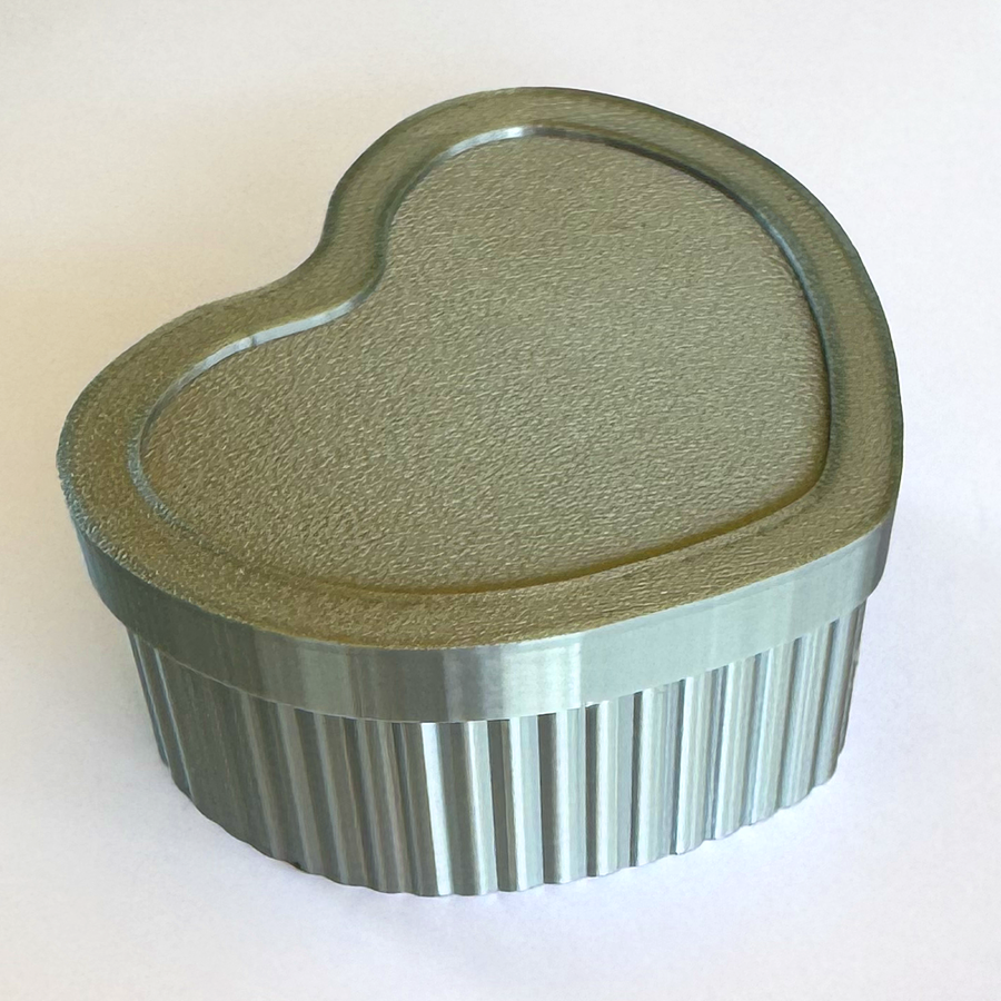 Heart Box with lid opening, thirteen colors available