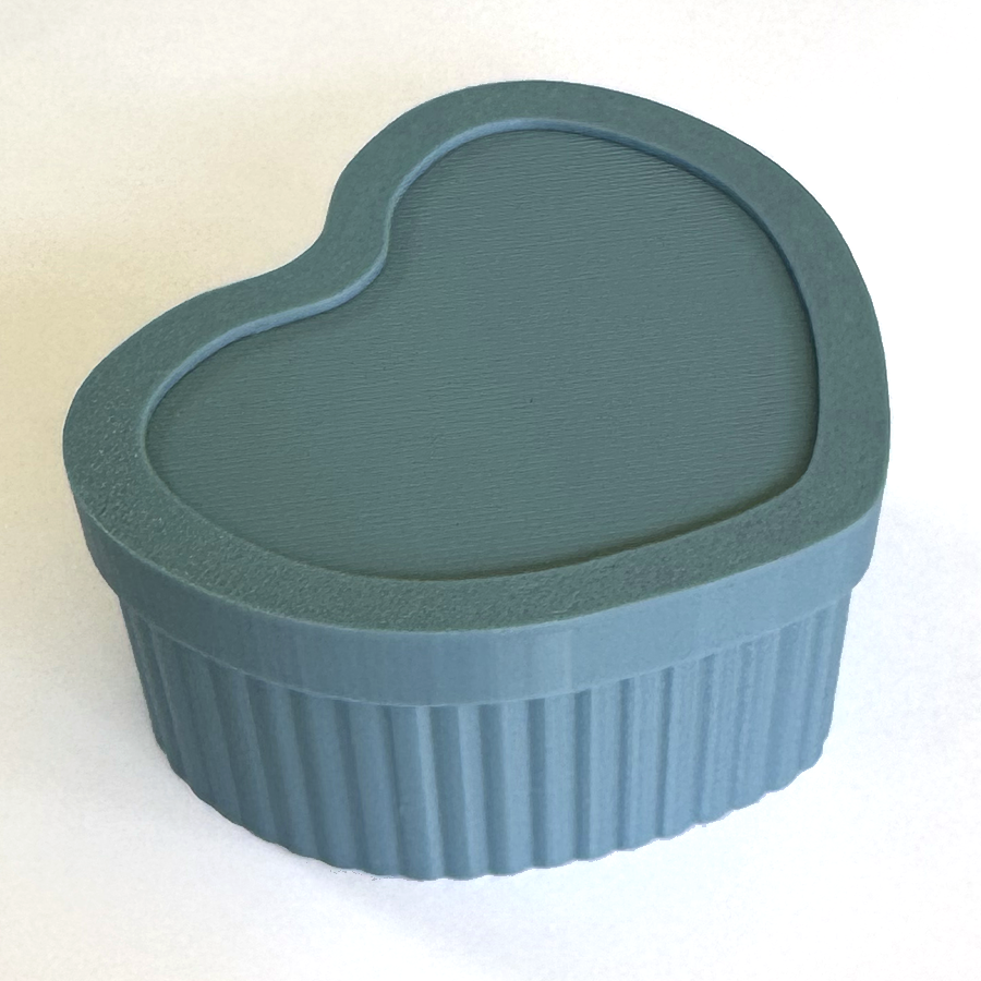 Heart Box with lid opening, thirteen colors available