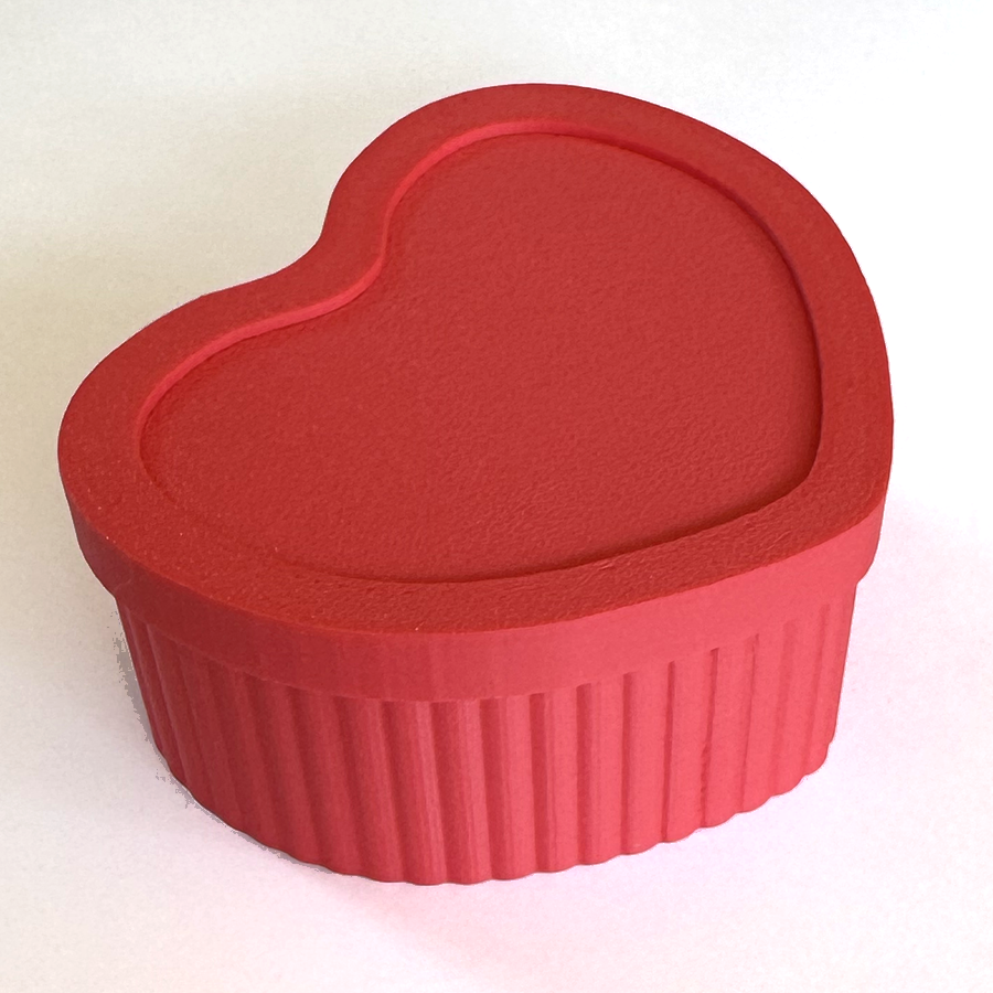 Heart Box with lid opening, thirteen colors available